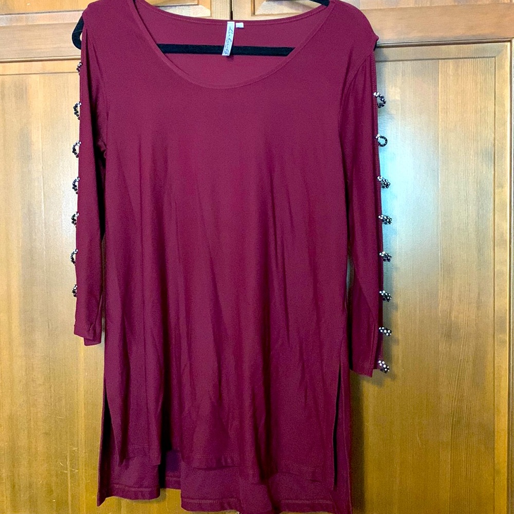 New Lulu B Top w Bling Open Arms
